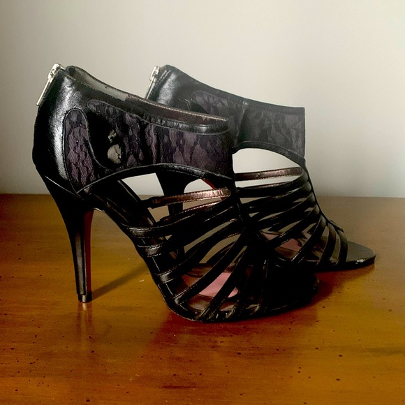 New never worn. Paris Hilton sandal - Picture 1 of 4